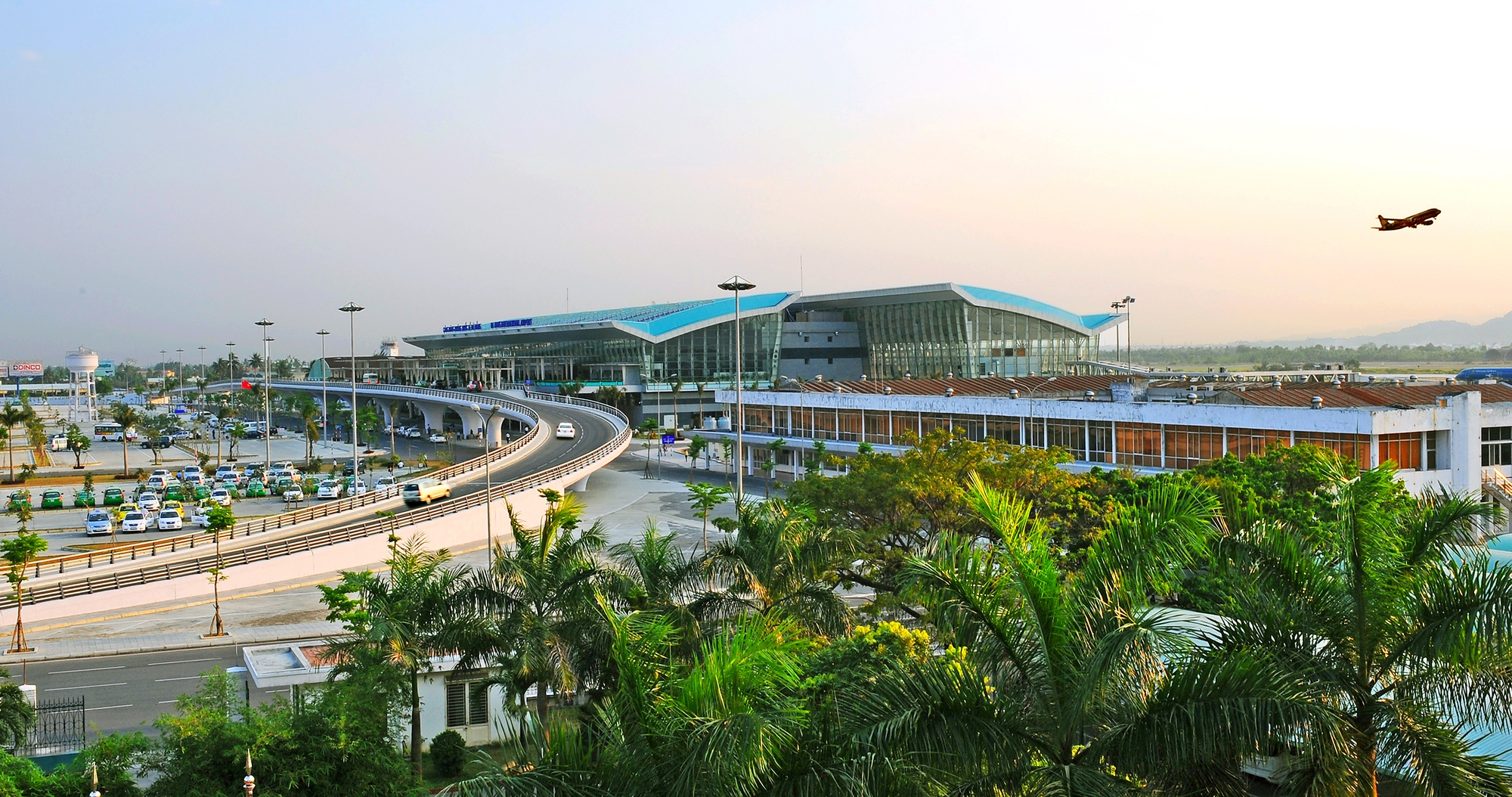 Phi công phát hiện vật thể bay nguy hiểm khi chuẩn bị hạ cánh ở Nội Bài