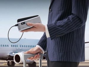Khách đi máy bay mang pin lithium cần lưu ý gì?